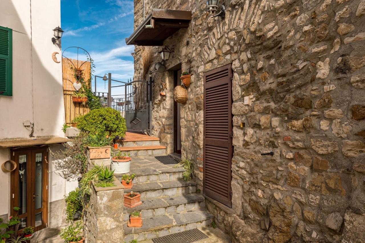 La Luna Nel Castello Vezzano Ligure Extérieur photo